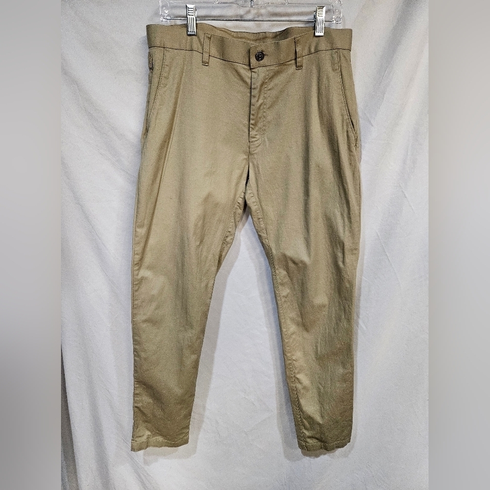 Fabletics The Only Pant Men's Size 33x32 Beige Chino Performance Stretch Casual